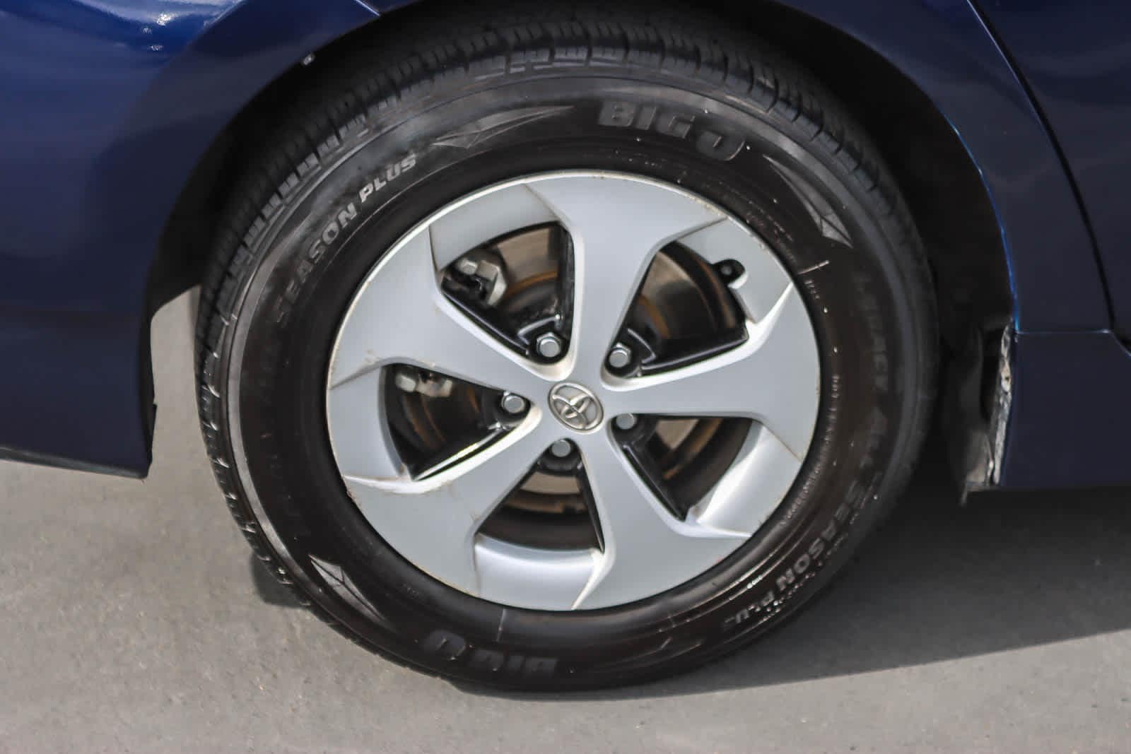 Thumbnail: 2013 Toyota Prius - 10