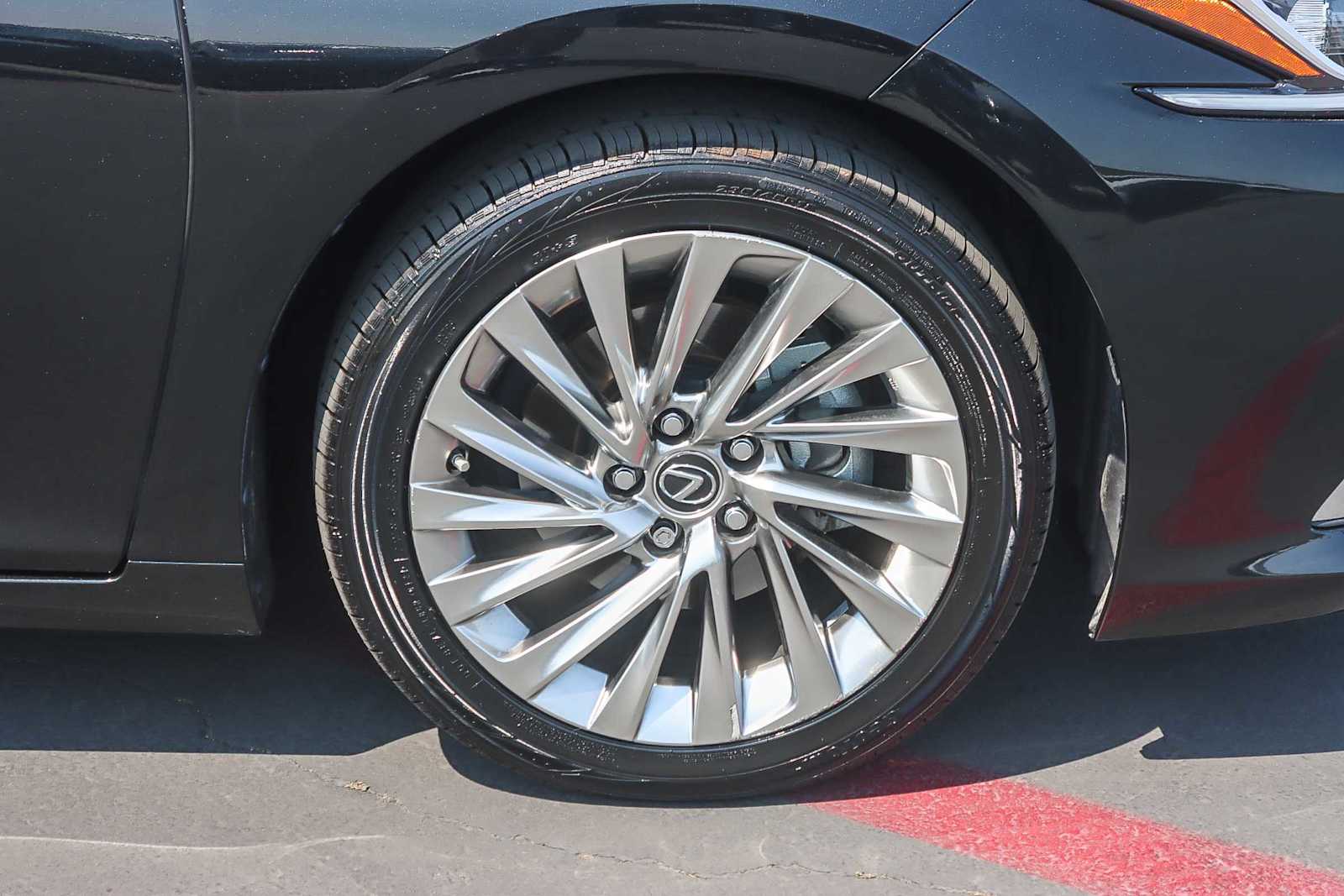 Thumbnail: 2019 Lexus ES - 9