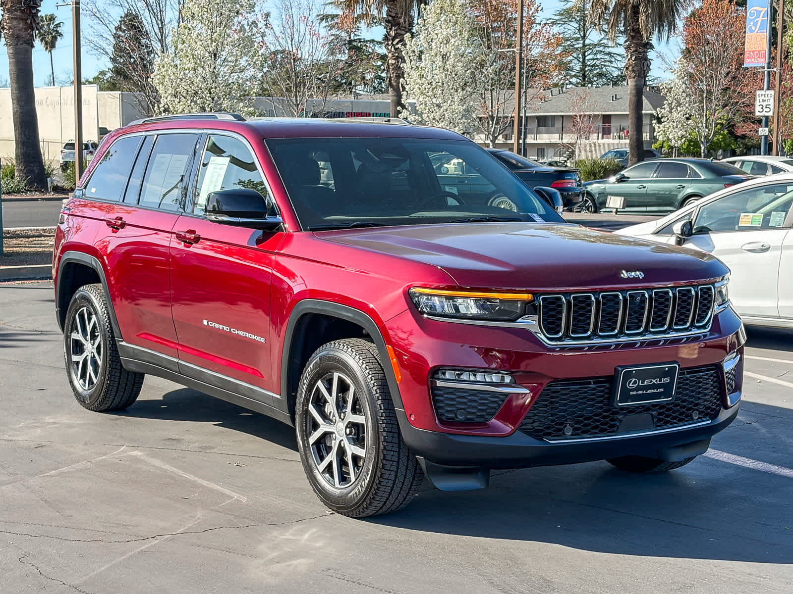 2024 Jeep Grand Cherokee Limited photo 4