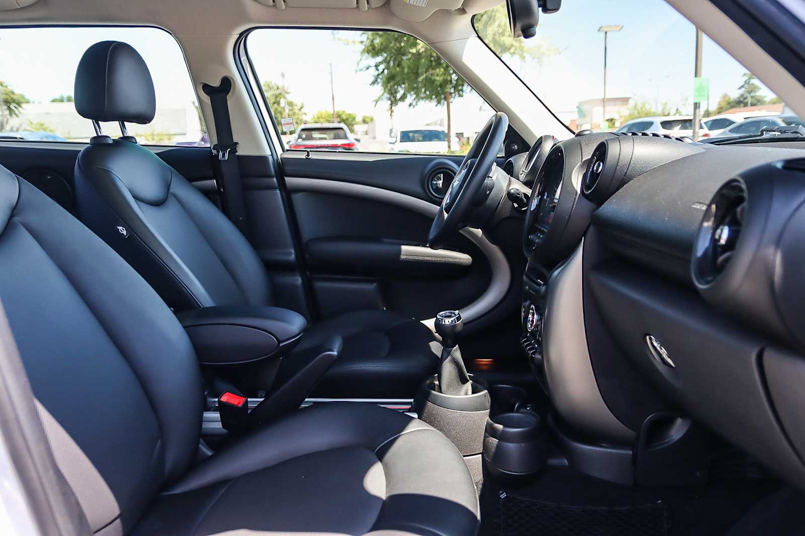 Thumbnail: 2016 MINI Cooper Countryman - 16