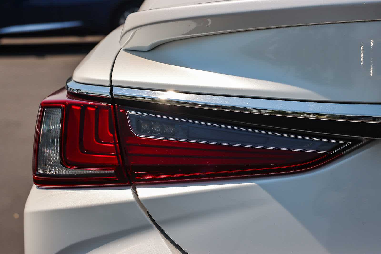 Thumbnail: 2019 Lexus ES - 18