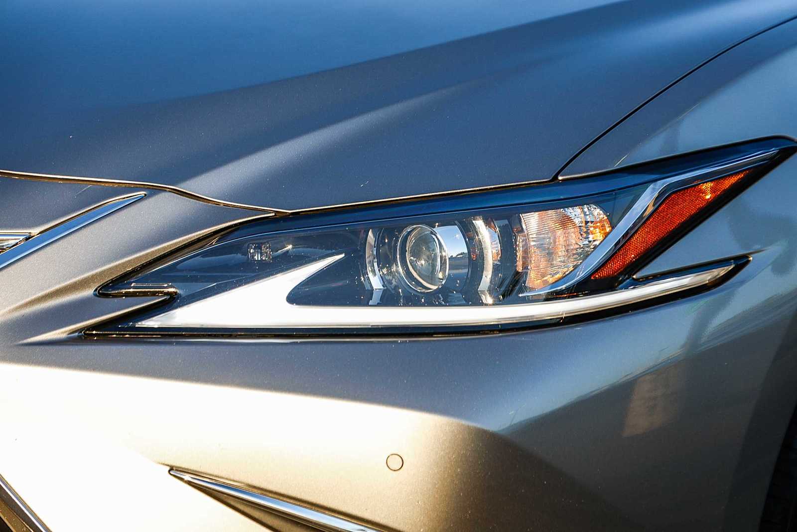 Thumbnail: 2021 Lexus ES - 7