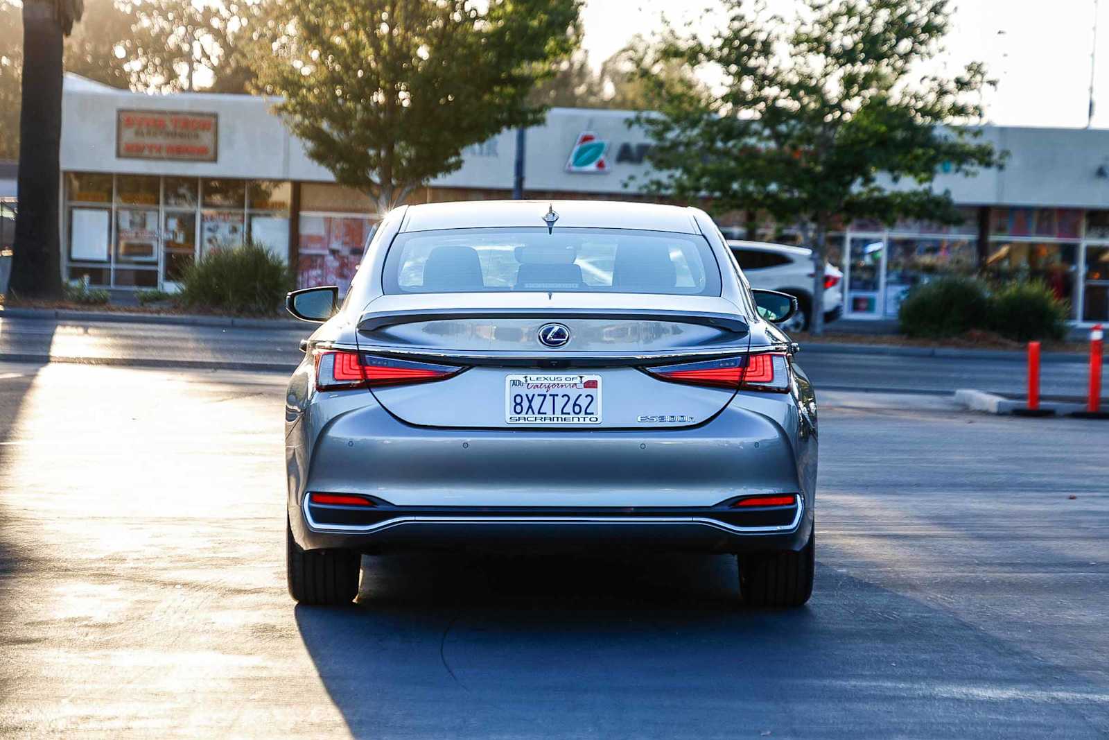 Thumbnail: 2021 Lexus ES - 3