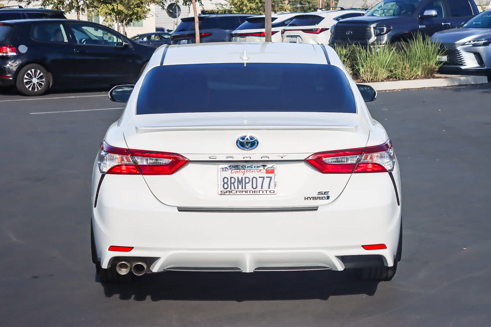 2020 Toyota Camry Hybrid SE photo 3