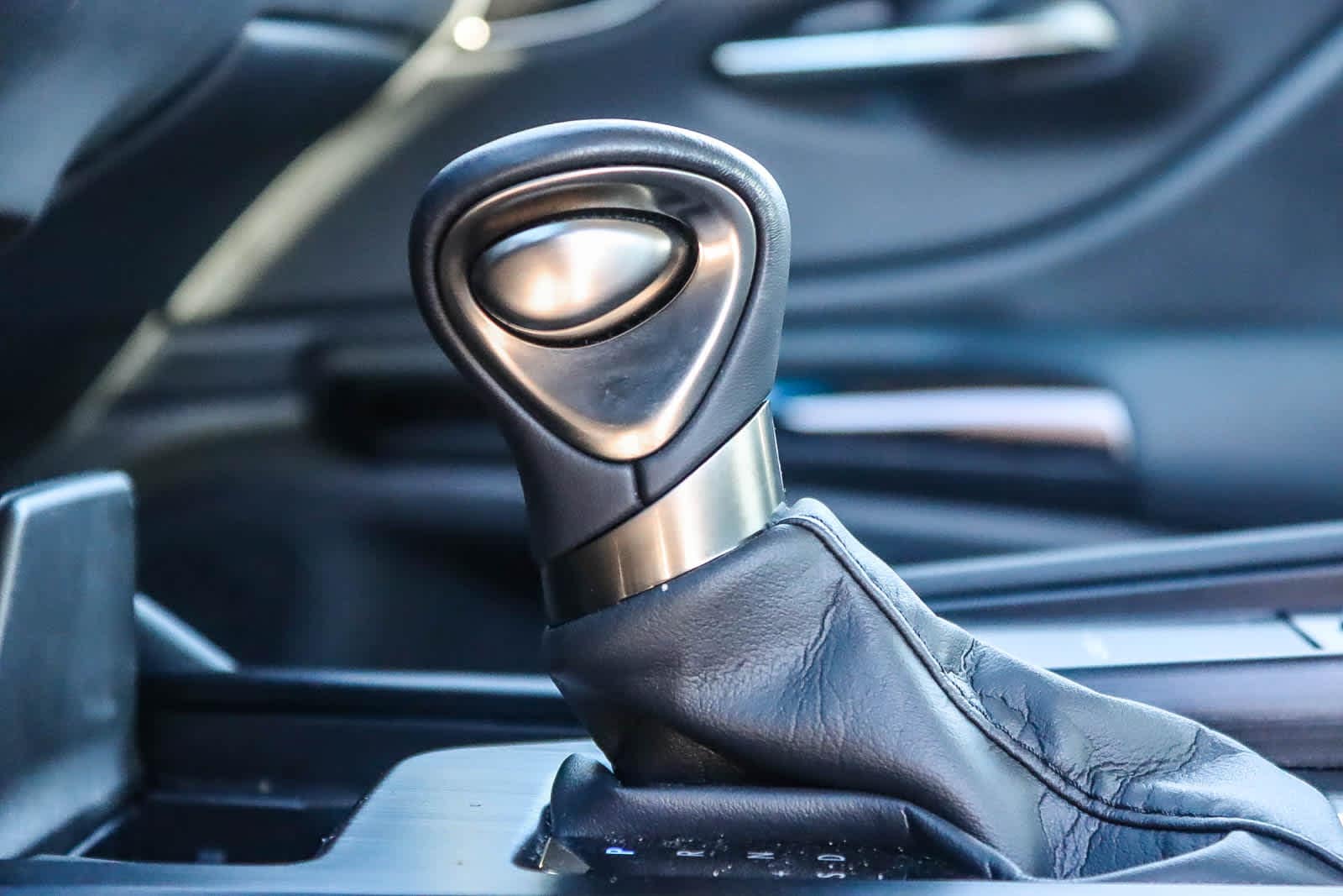 Thumbnail: 2022 Lexus ES - 21