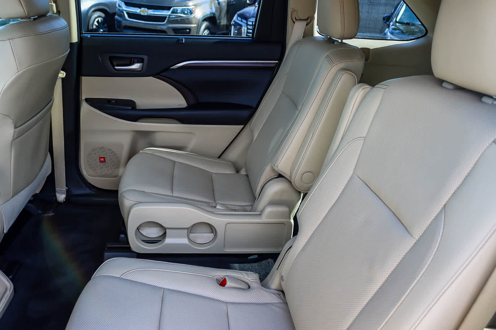 Thumbnail: 2016 Toyota Highlander - 18