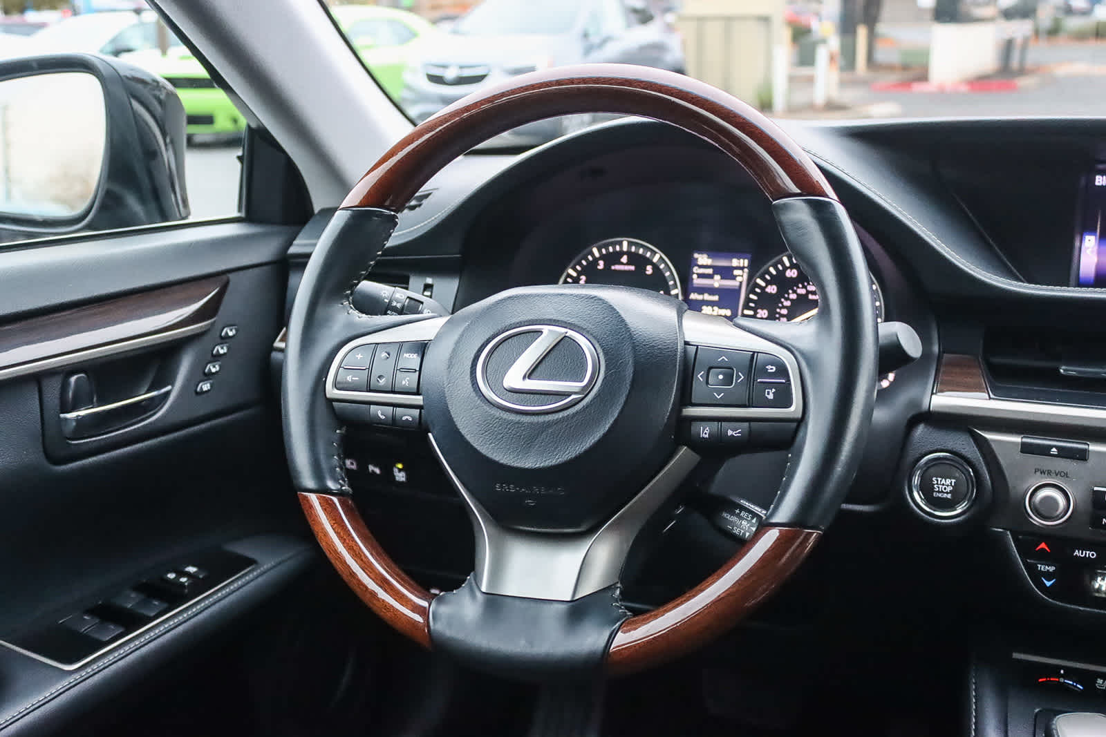 Thumbnail: 2017 Lexus ES - 14