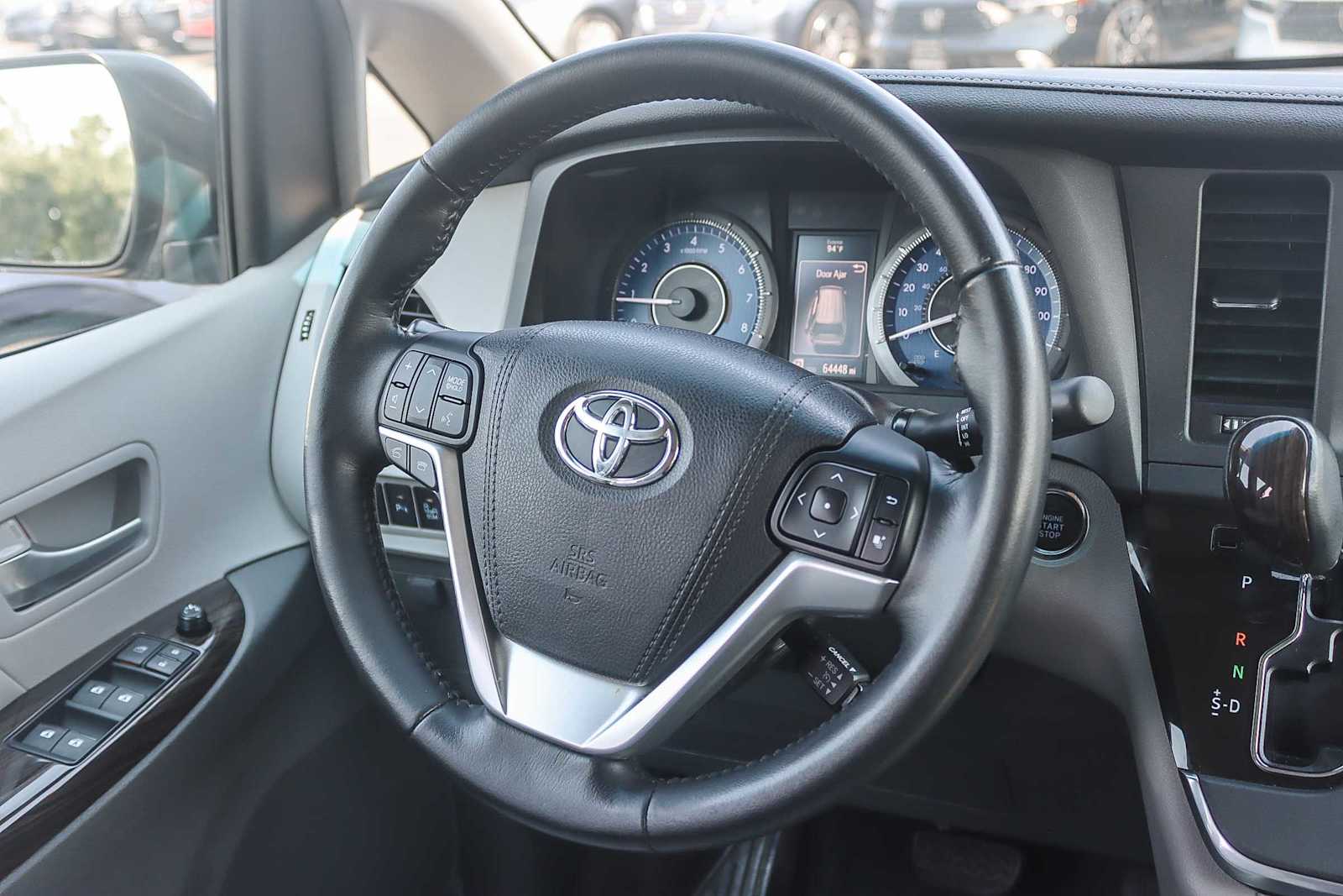 Thumbnail: 2016 Toyota Sienna - 14