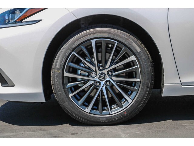 Thumbnail: 2024 Lexus ES - 9