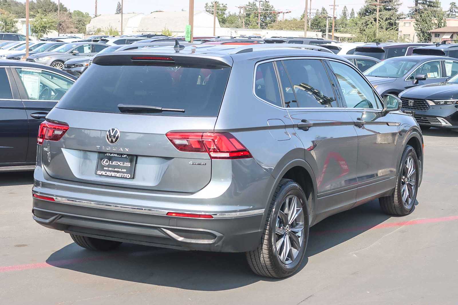 Thumbnail: 2022 Volkswagen Tiguan - 4