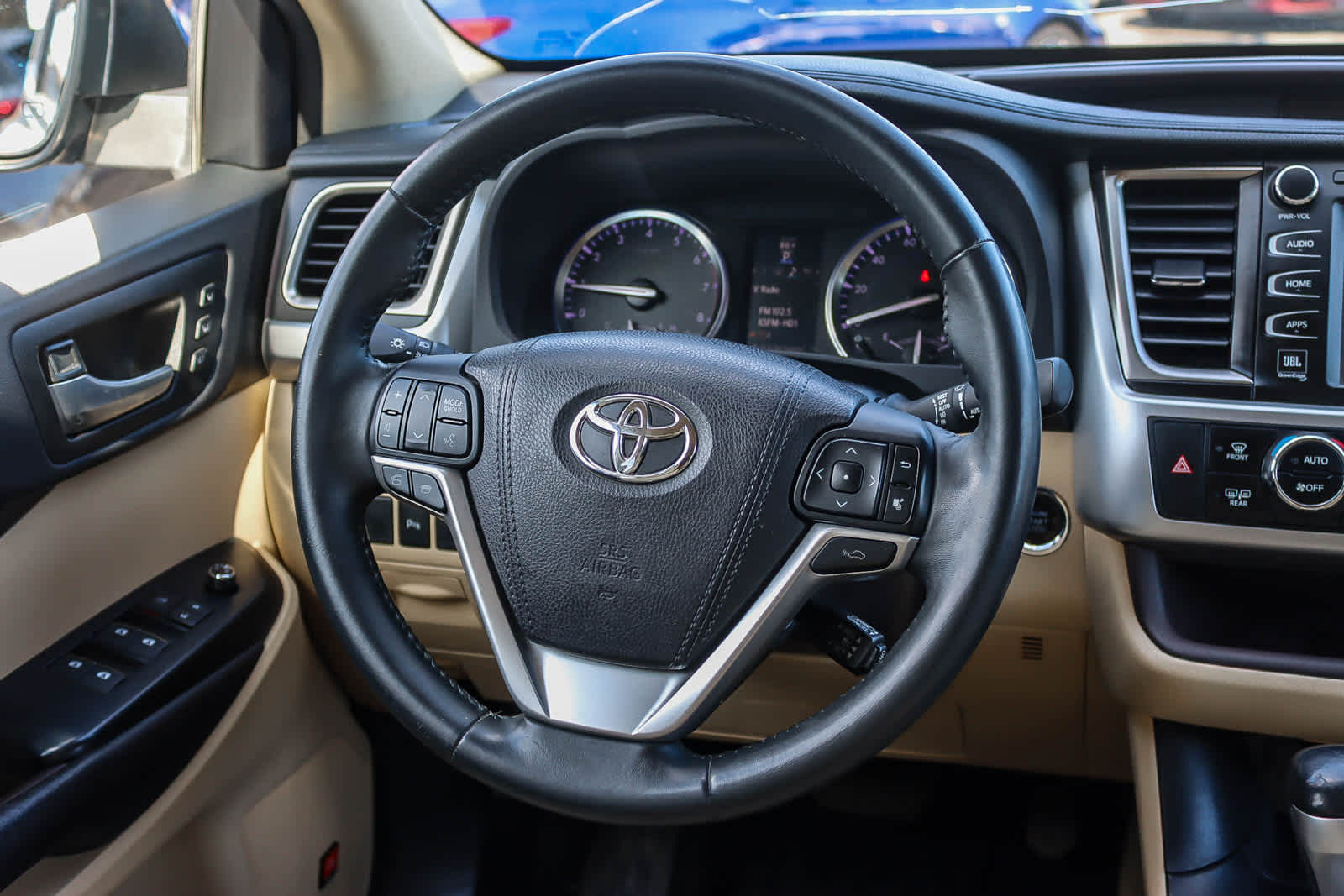 Thumbnail: 2016 Toyota Highlander - 14