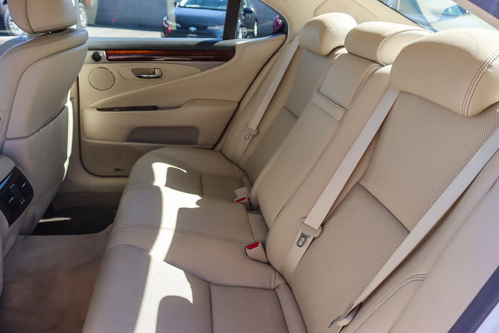 Thumbnail: 2014 Lexus LS - 18