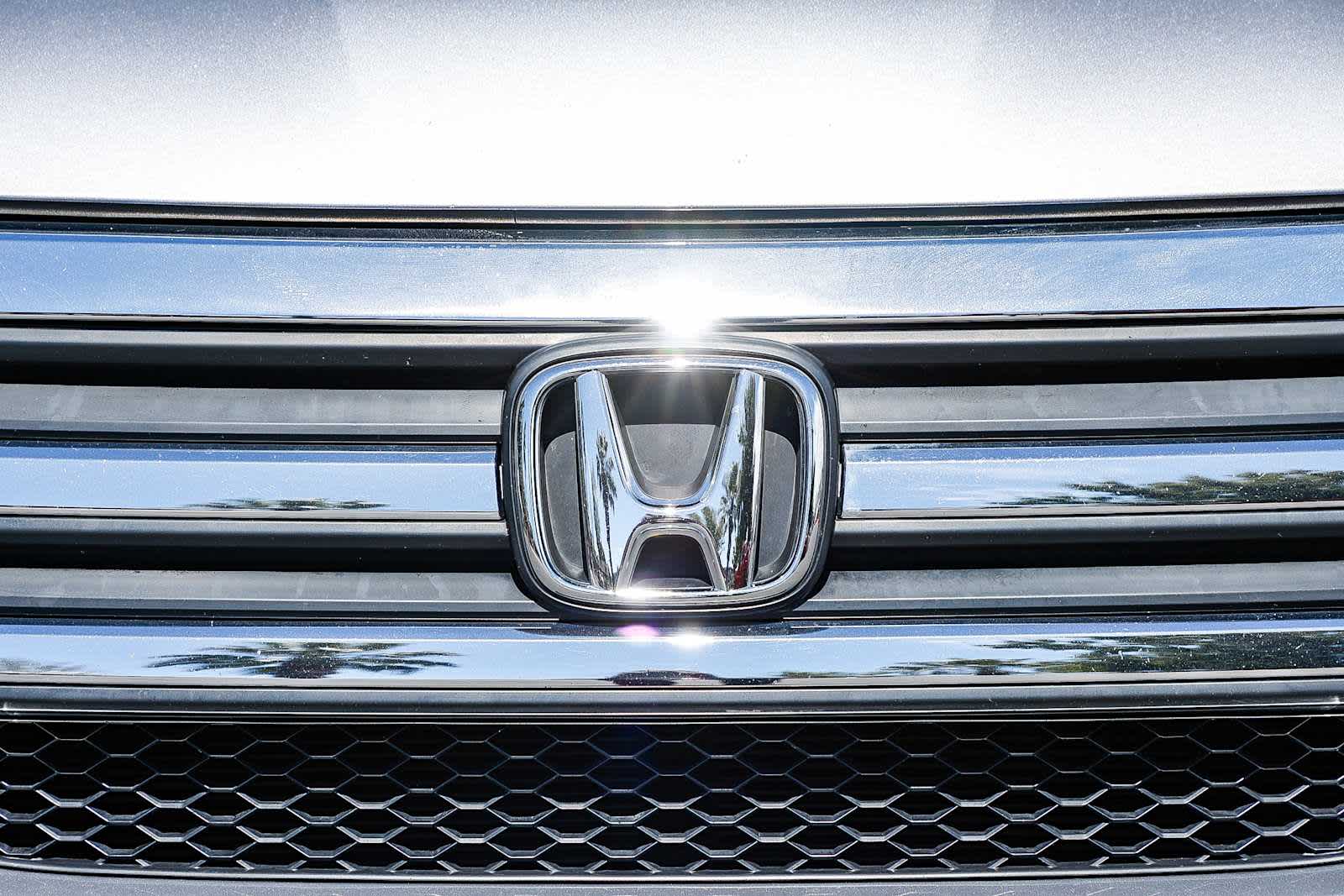 Thumbnail: 2017 Honda Pilot - 15