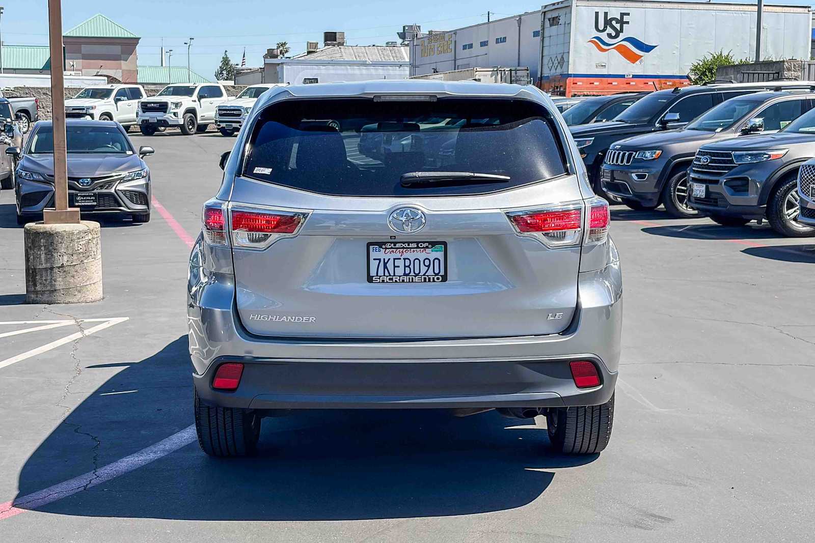 2015 Toyota Highlander LE V6 photo 2