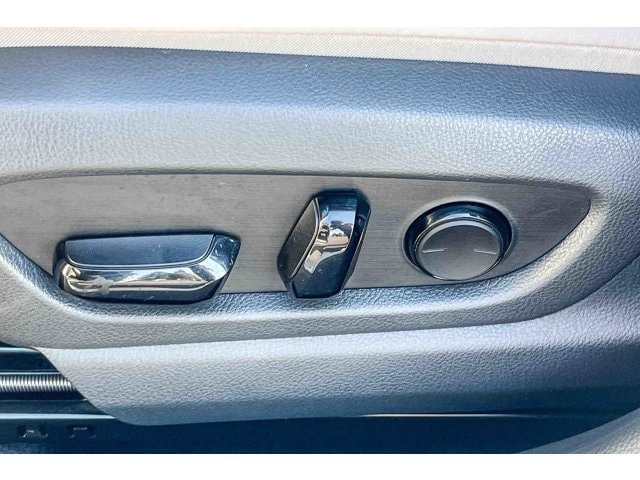 Thumbnail: 2025 Lexus UX - 22