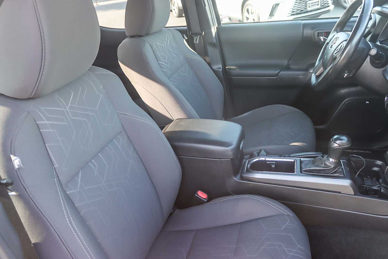 Thumbnail: 2016 Toyota Tacoma - 16