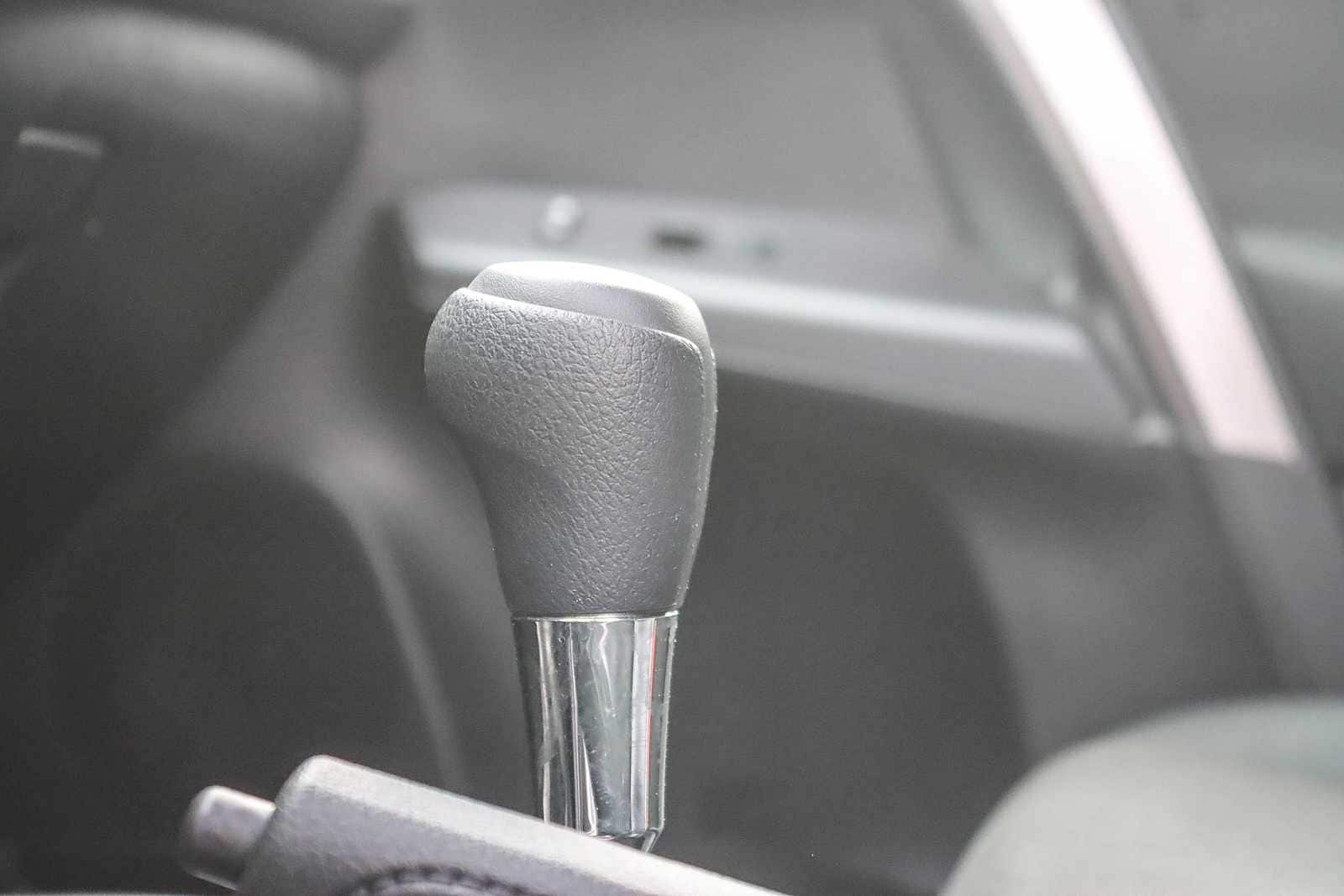 Thumbnail: 2018 Toyota RAV4 - 21