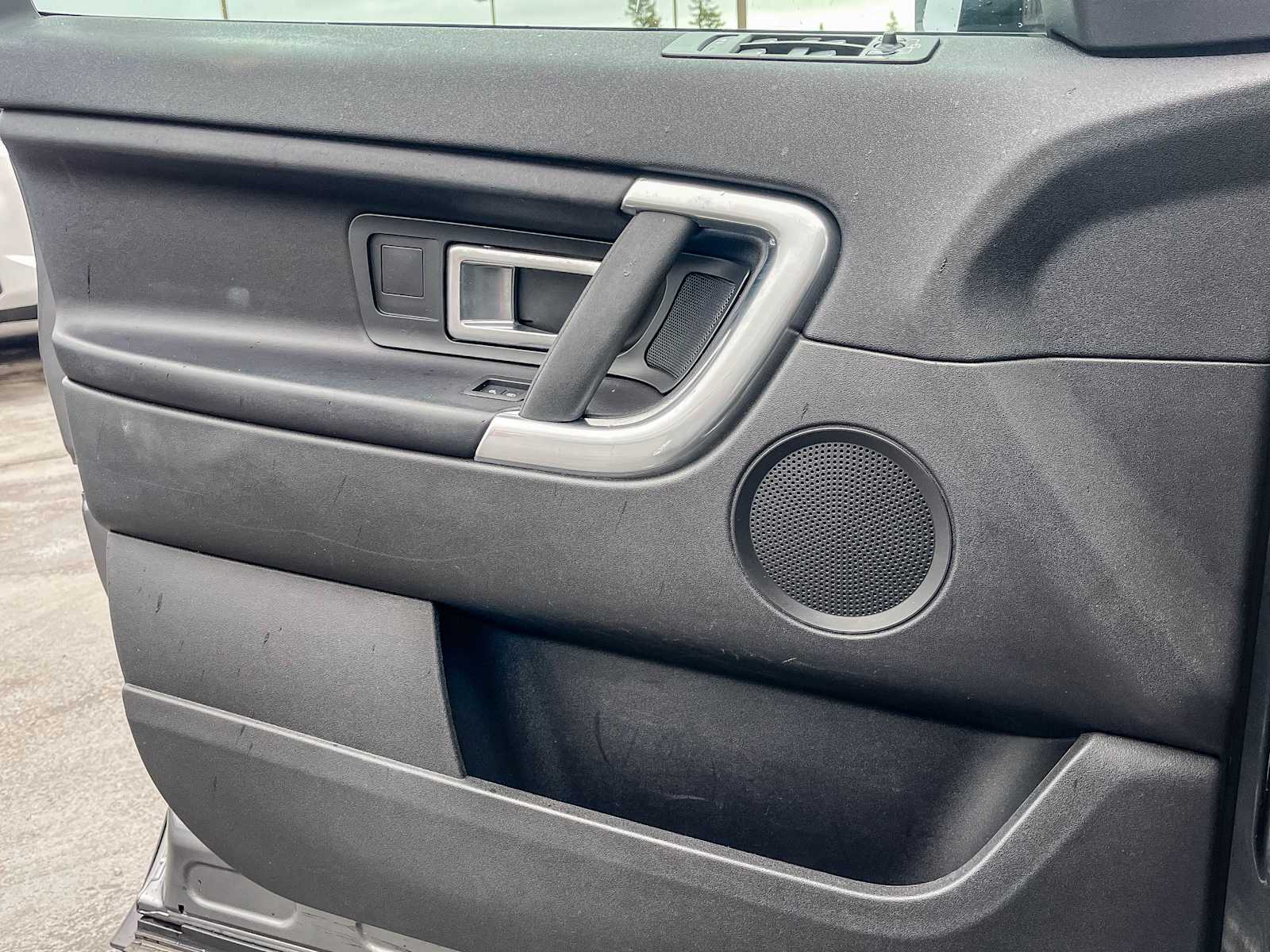 Thumbnail: 2017 Land Rover Discovery Sport - 19