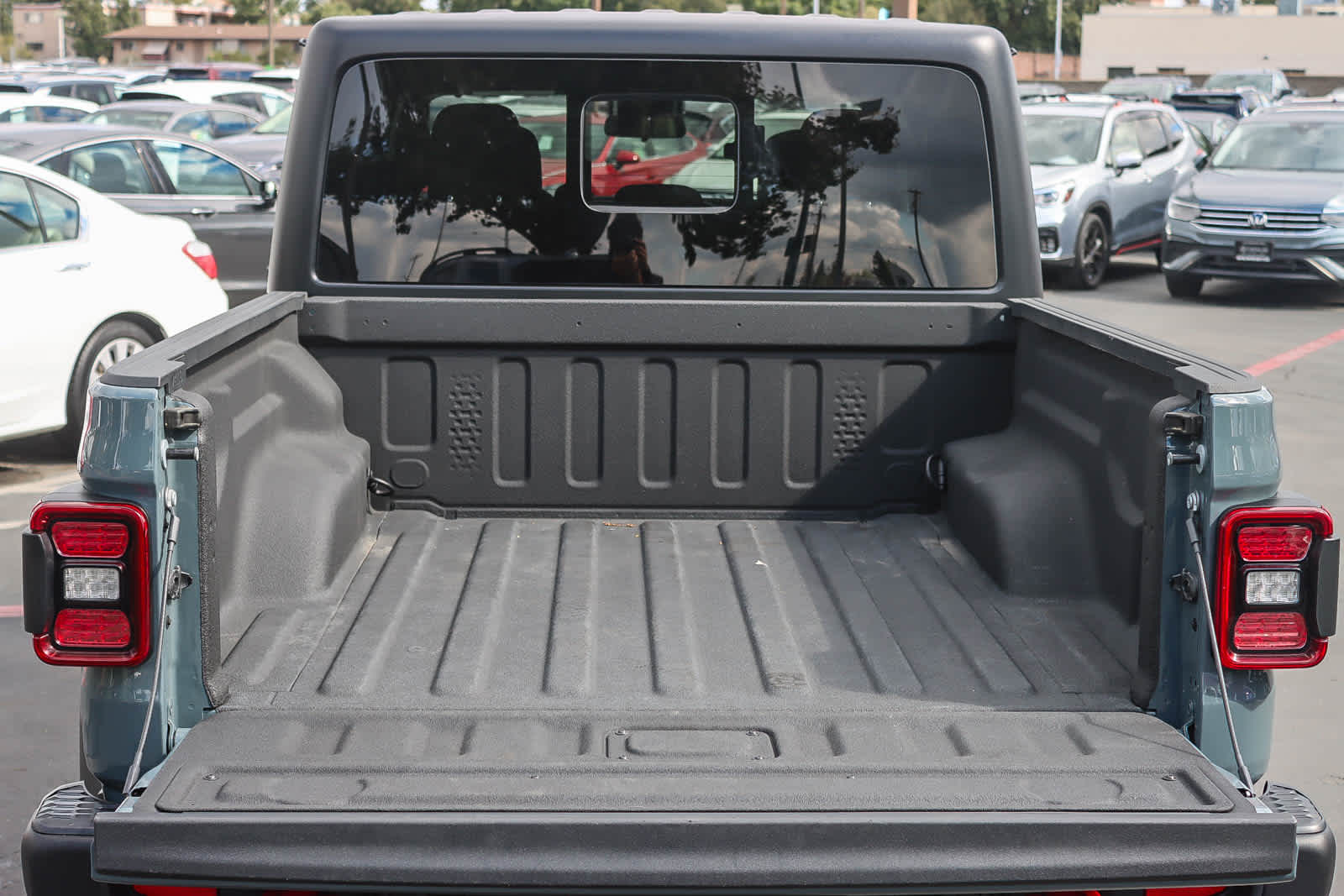 Thumbnail: 2024 Jeep Gladiator - 25