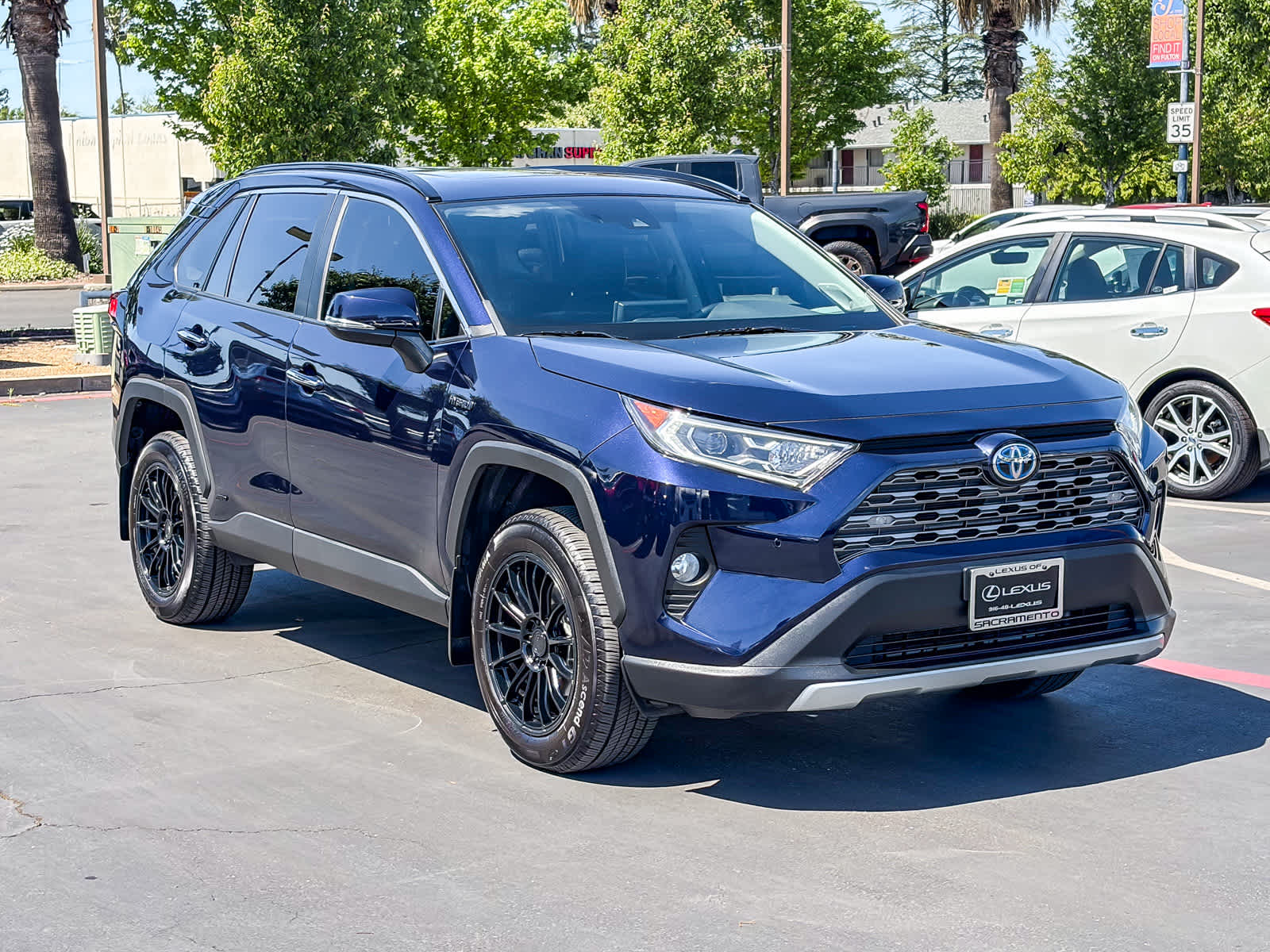 2020 Toyota RAV4 Hybrid Limited photo 4