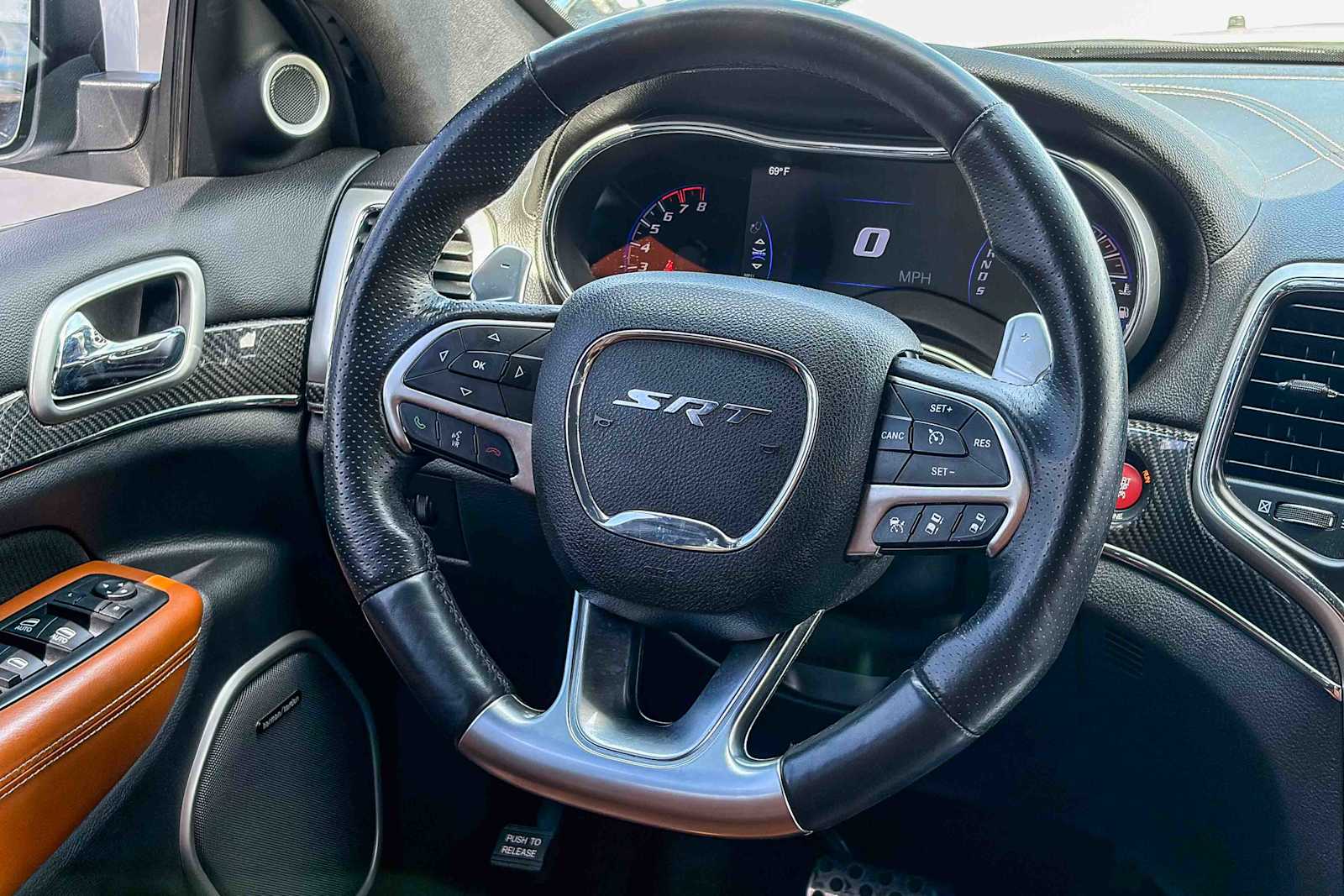 Thumbnail: 2015 Jeep Grand Cherokee - 14