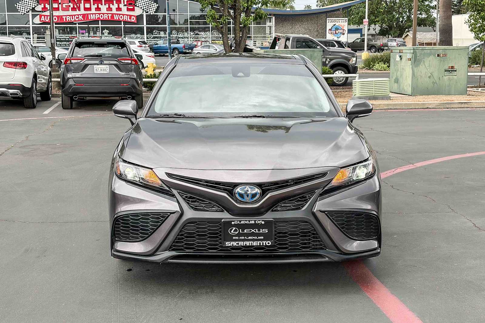 2022 Toyota Camry Hybrid SE photo 5