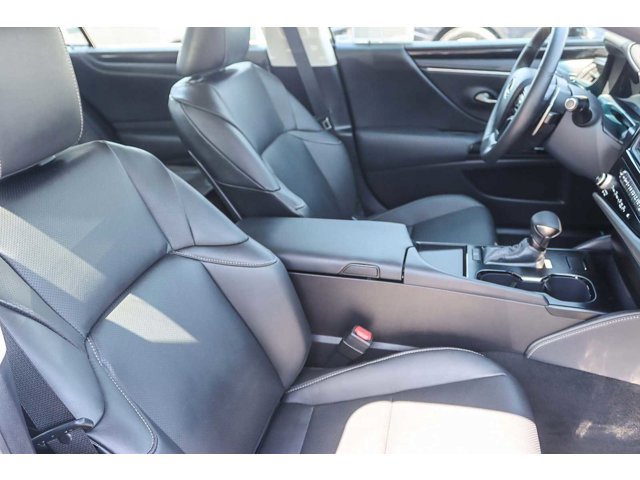 Thumbnail: 2025 Lexus ES - 17