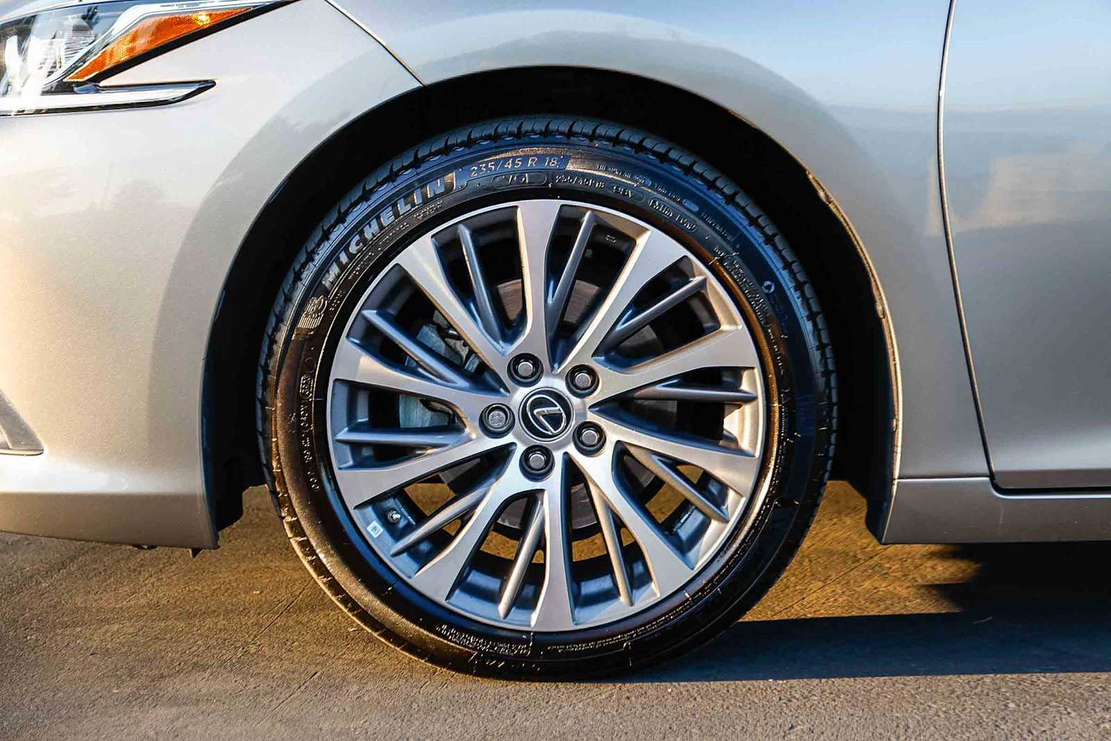 Thumbnail: 2021 Lexus ES - 9