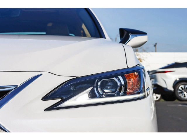 Thumbnail: 2025 Lexus ES - 7