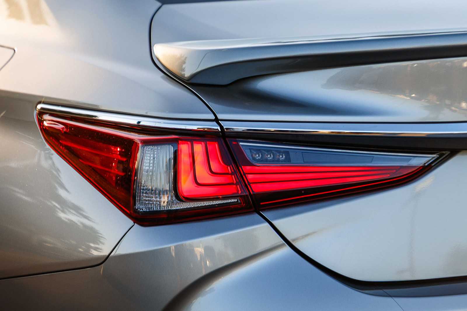 Thumbnail: 2021 Lexus ES - 8