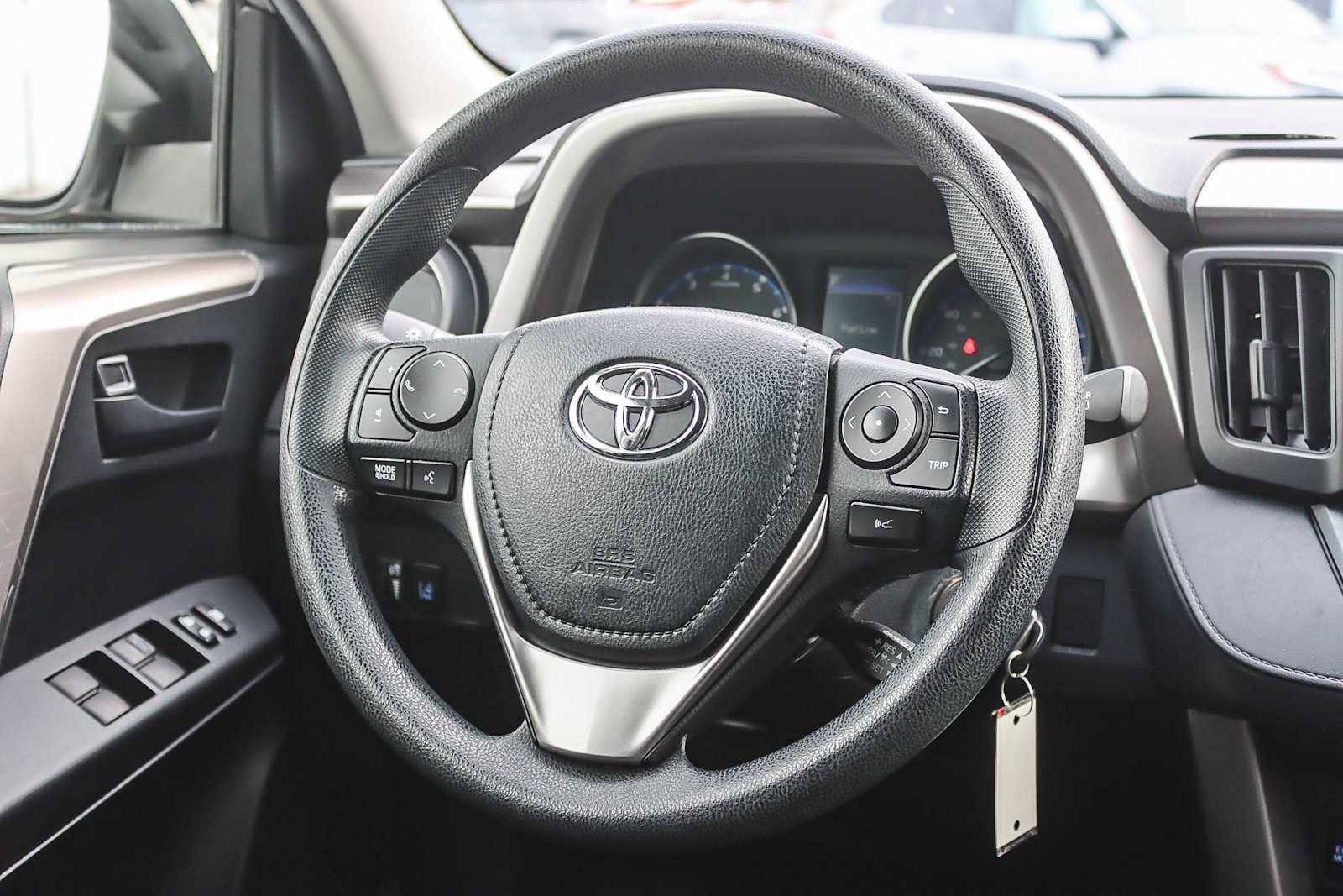 Thumbnail: 2018 Toyota RAV4 - 14