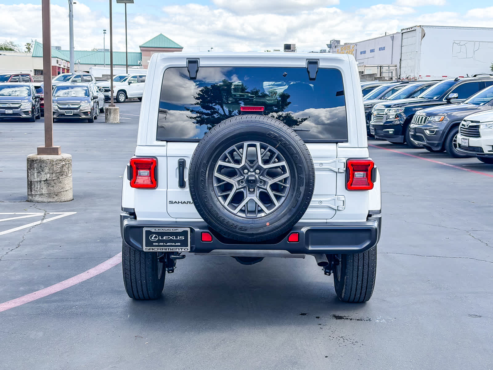 2025 Jeep Wrangler Sahara photo 2