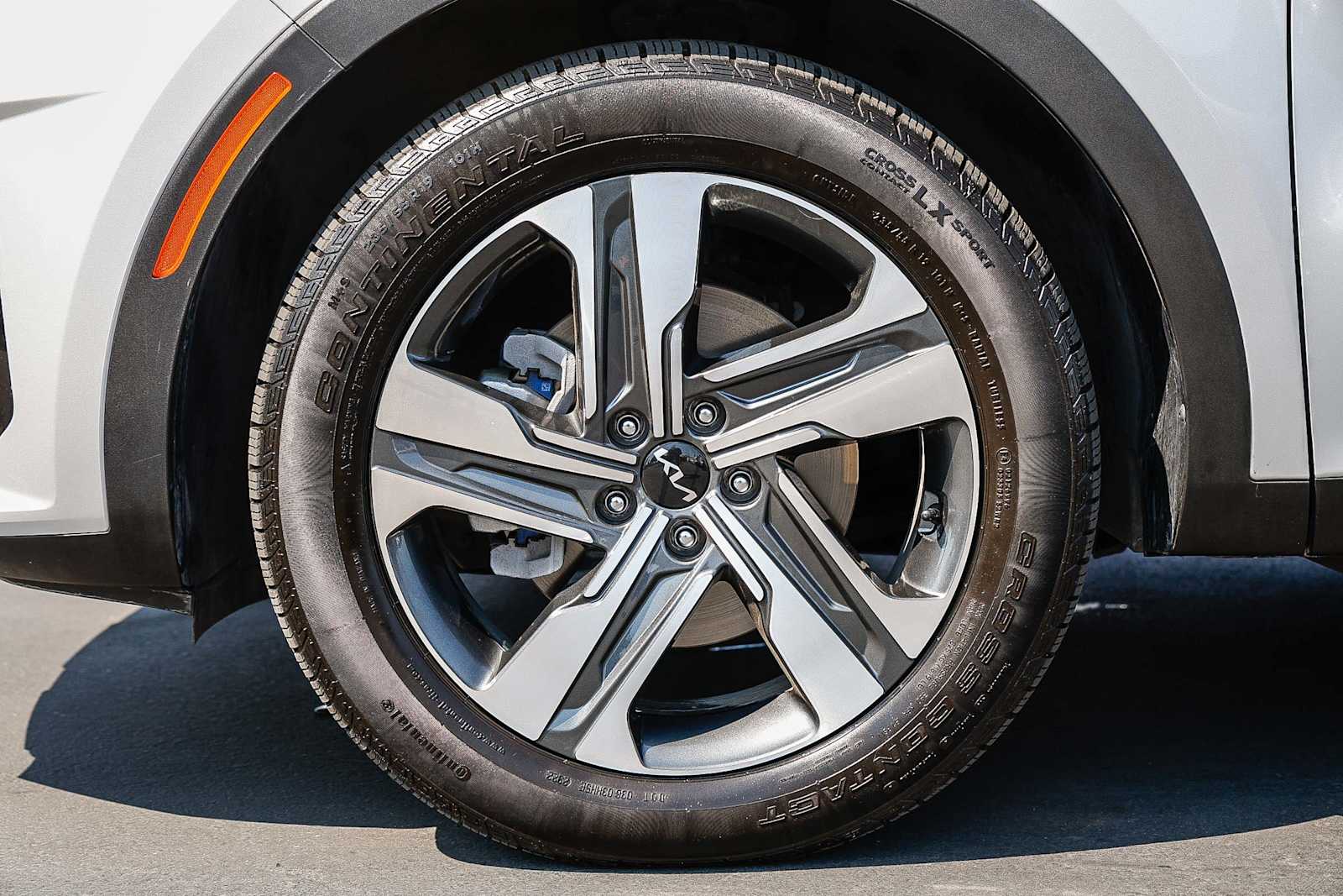 Thumbnail: 2023 Kia Sorento - 13