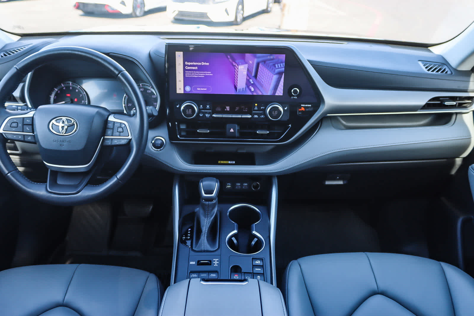 Thumbnail: 2023 Toyota Highlander - 11
