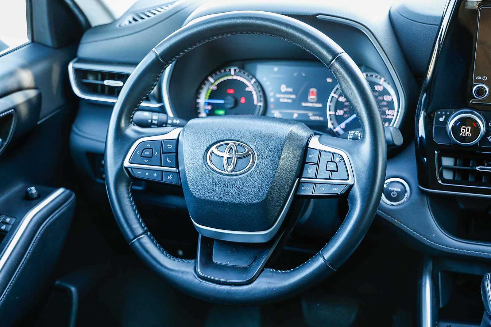 Thumbnail: 2023 Toyota Highlander - 23