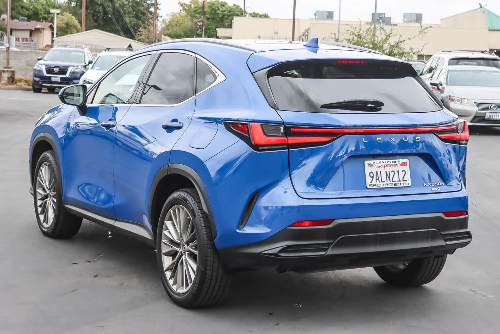 2022 Lexus NX 350h Luxury photo 2