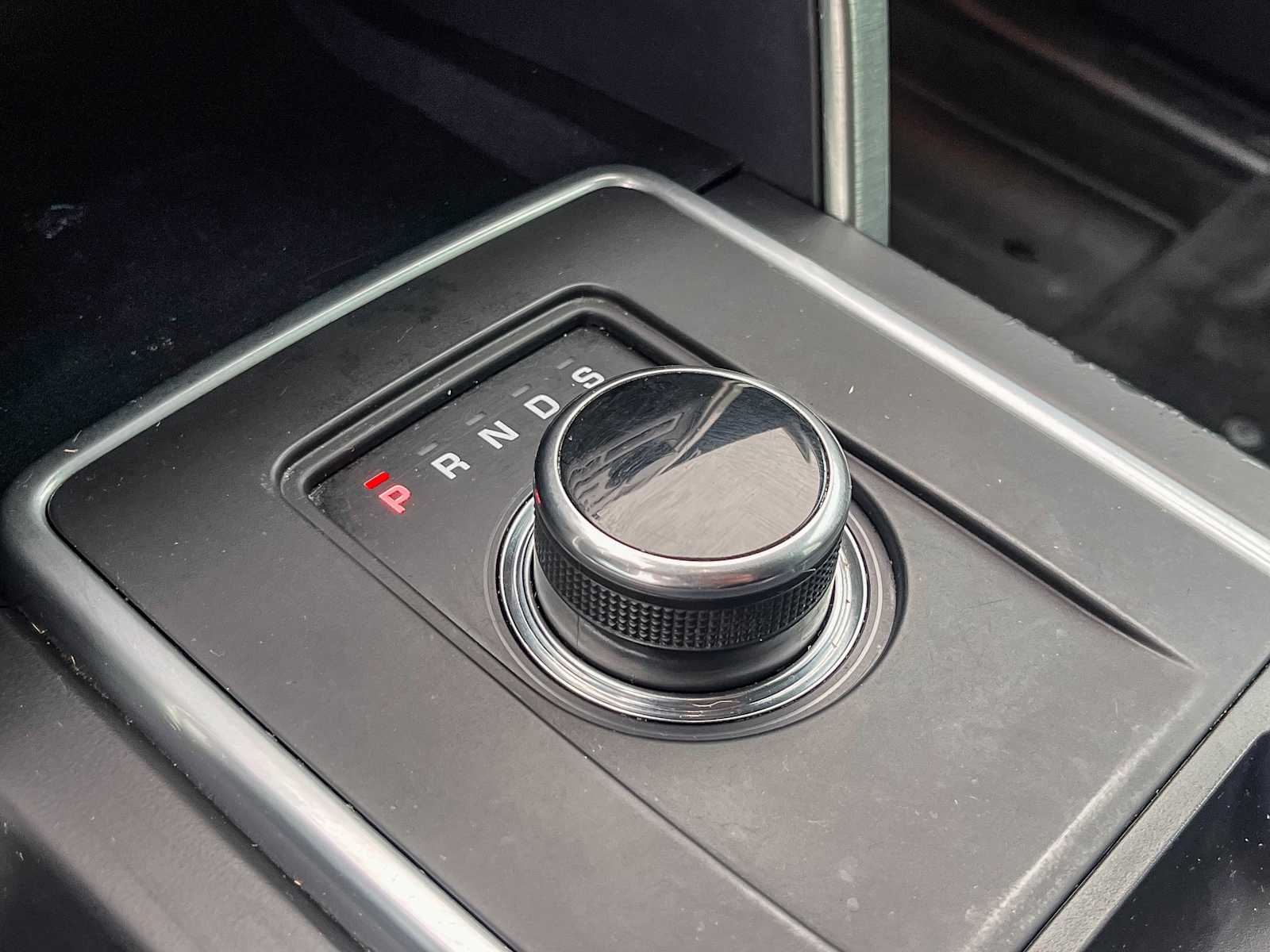 Thumbnail: 2017 Land Rover Discovery Sport - 18