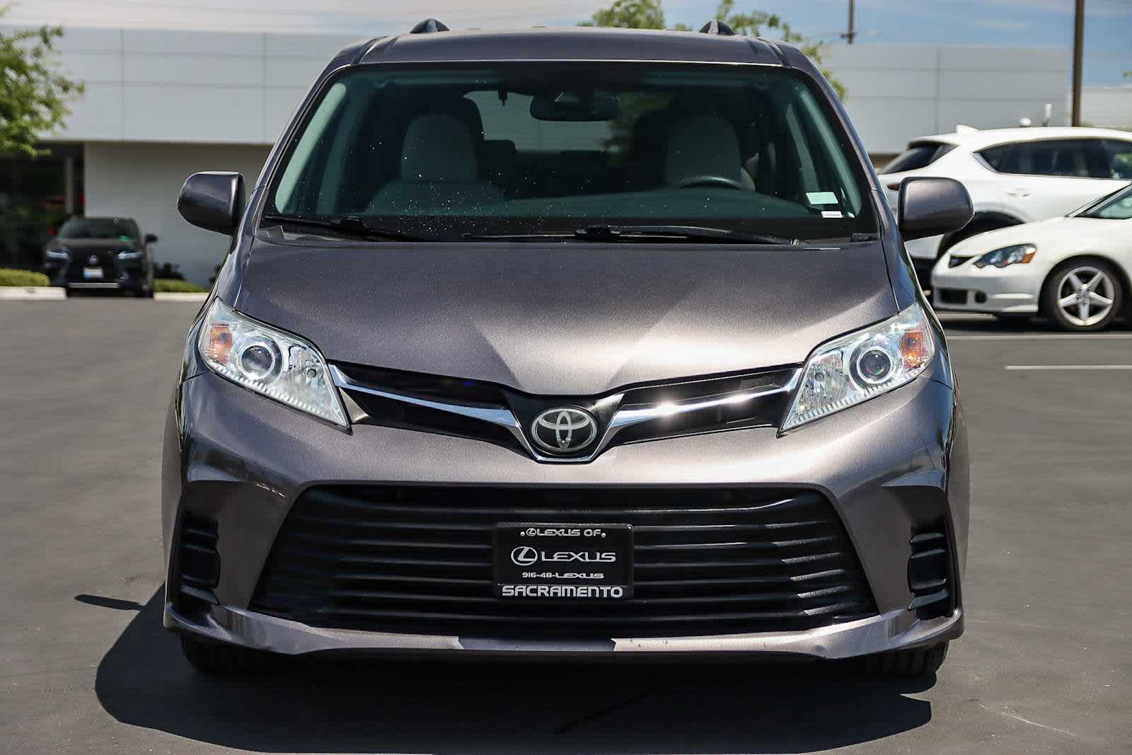 Thumbnail: 2020 Toyota Sienna - 10