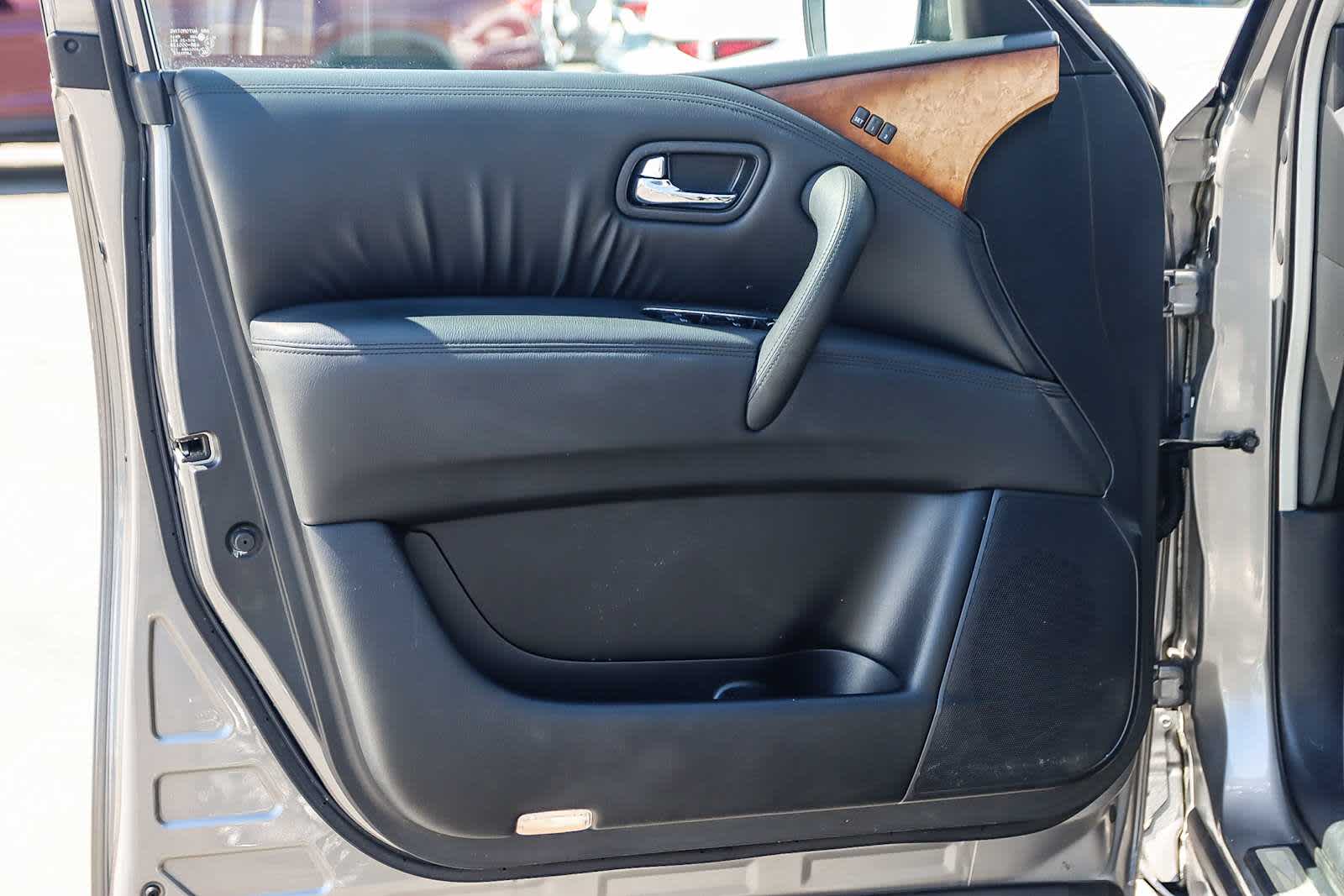Thumbnail: 2011 INFINITI QX56 - 30