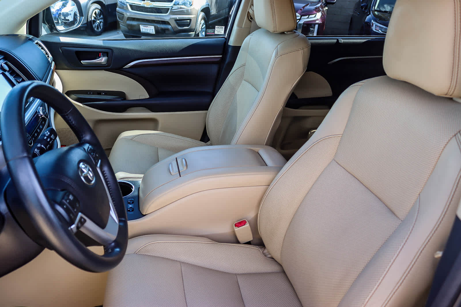 Thumbnail: 2016 Toyota Highlander - 17