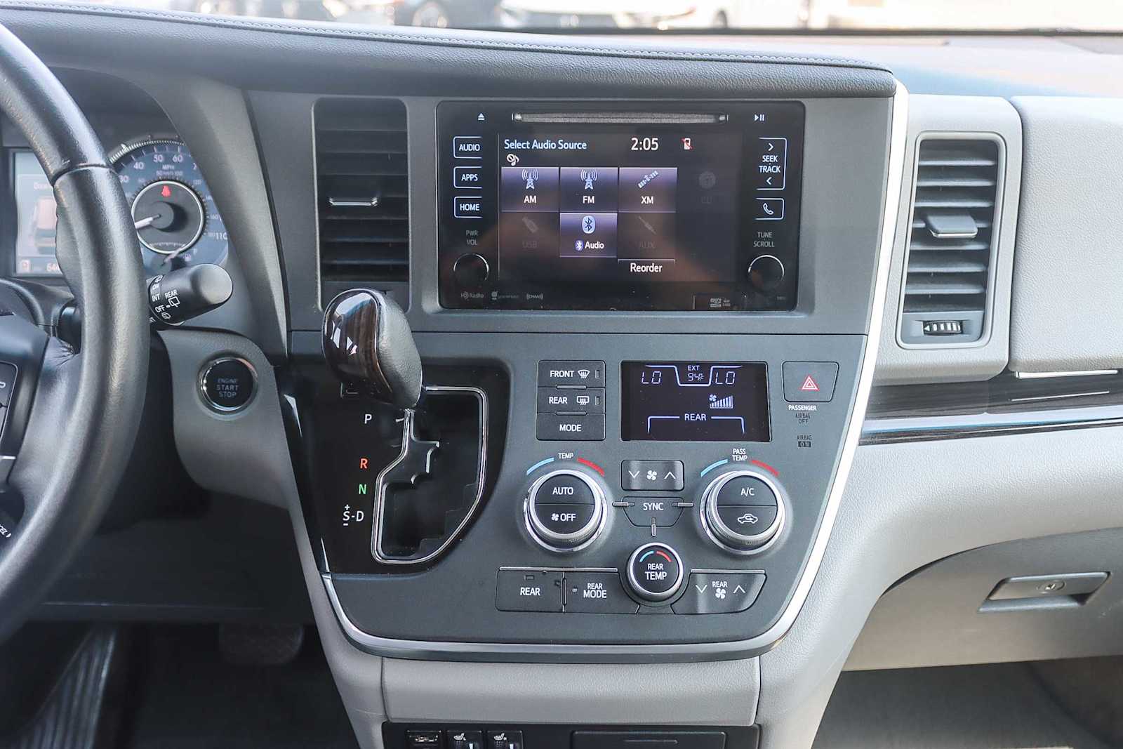 Thumbnail: 2016 Toyota Sienna - 12