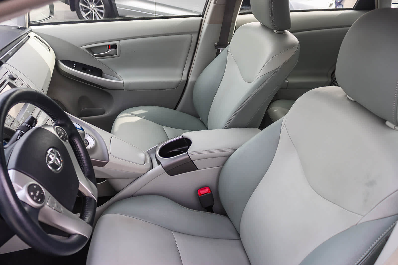 Thumbnail: 2013 Toyota Prius - 16