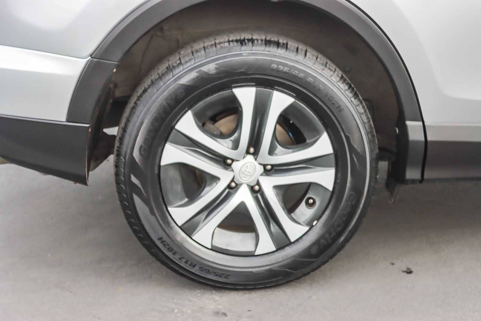 Thumbnail: 2018 Toyota RAV4 - 10