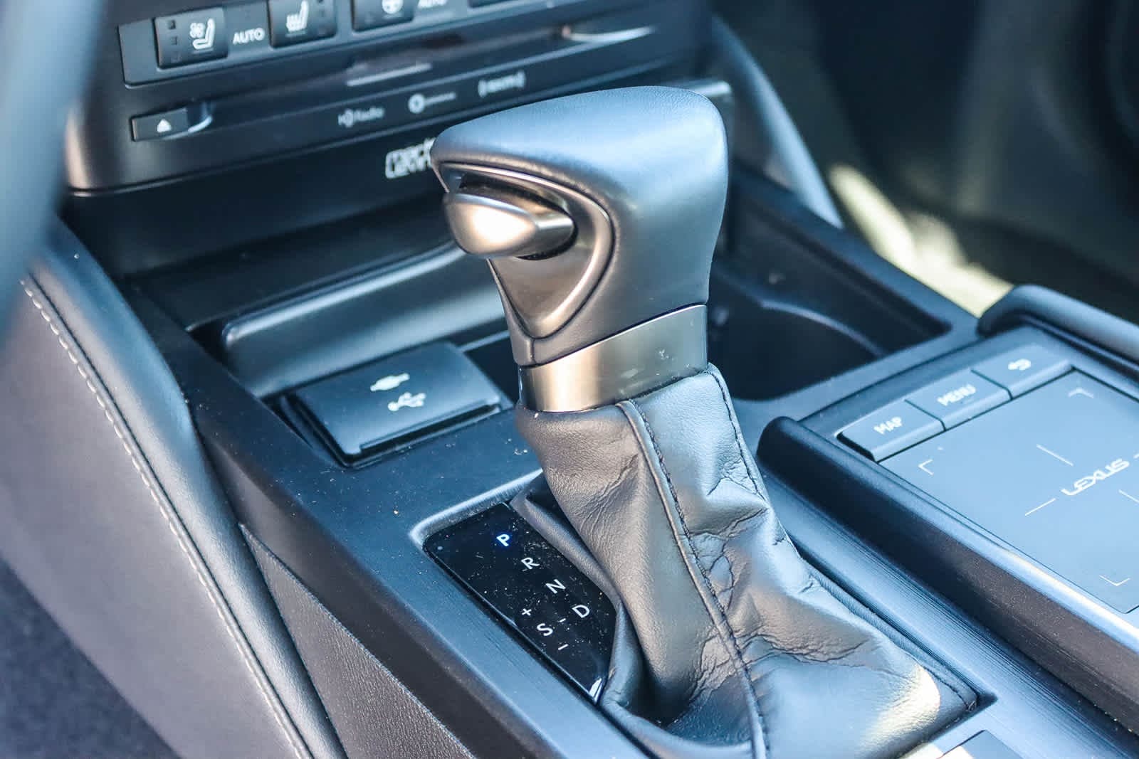 Thumbnail: 2022 Lexus ES - 18