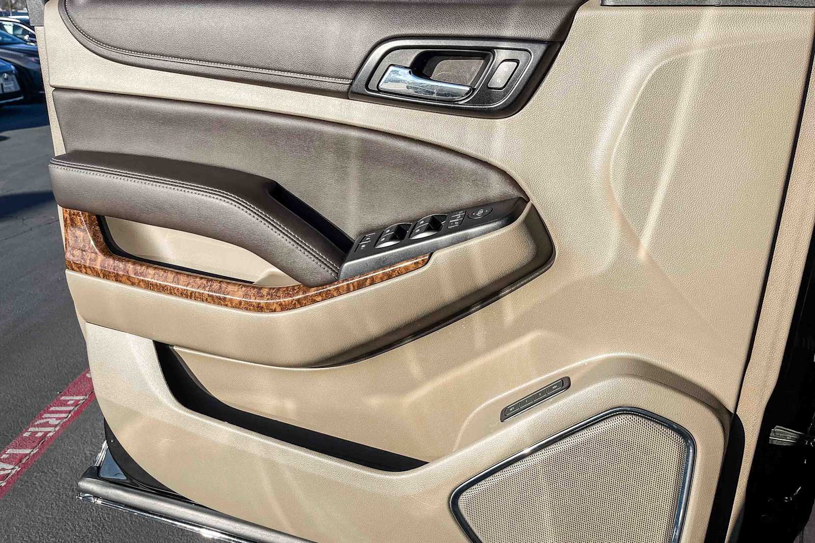 Thumbnail: 2019 Chevrolet Tahoe - 18