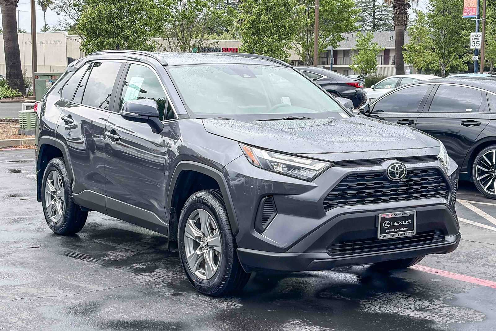 2023 Toyota RAV4 XLE photo 4