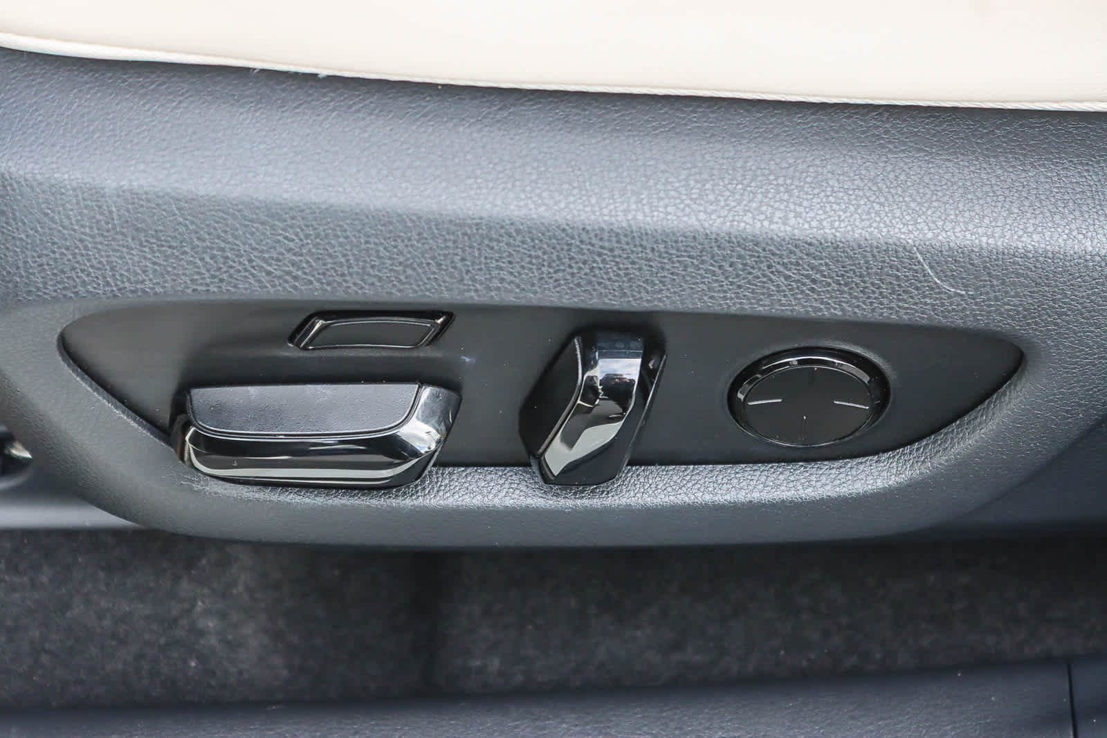 Thumbnail: 2025 Lexus RX - 20