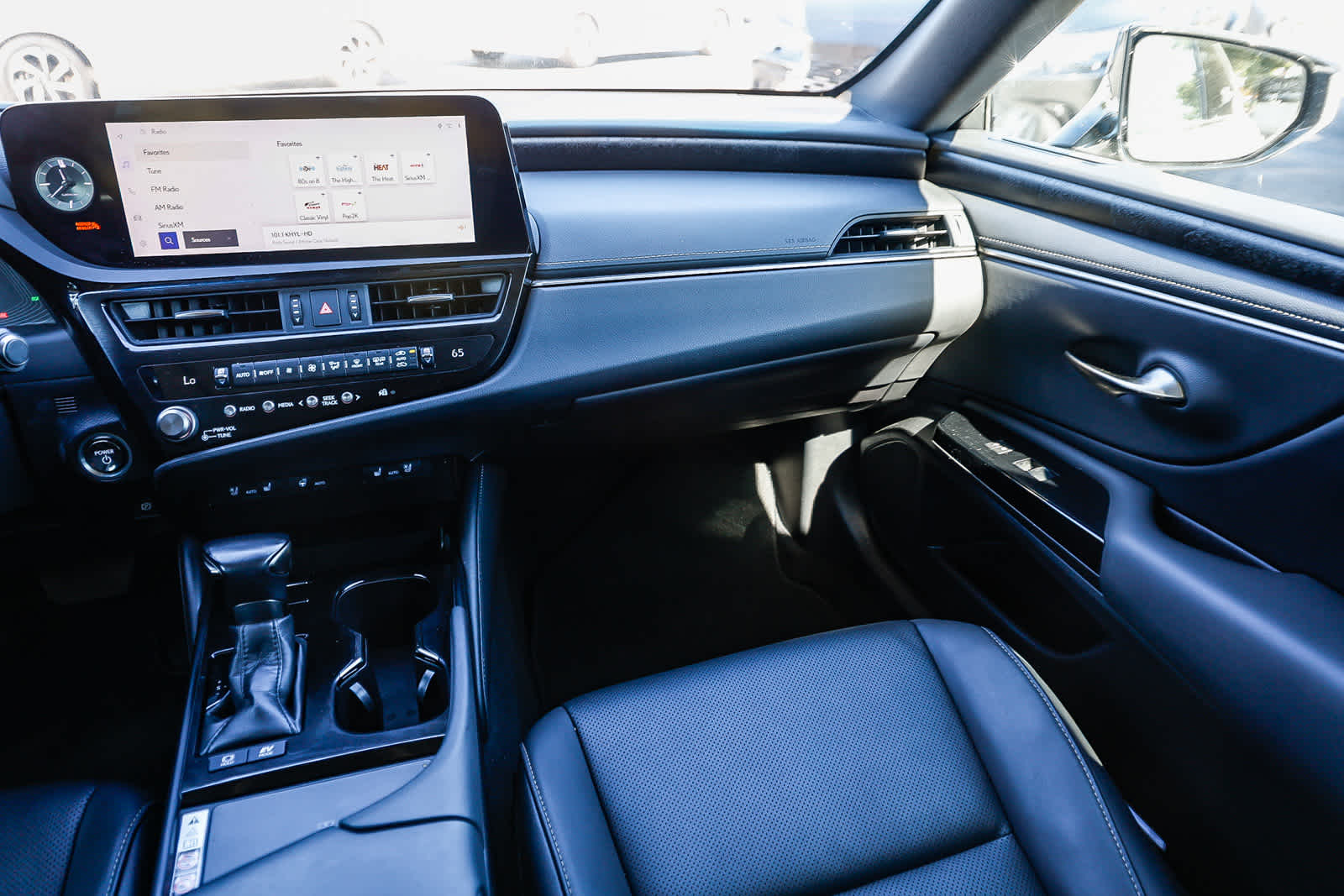 Thumbnail: 2023 Lexus ES - 15