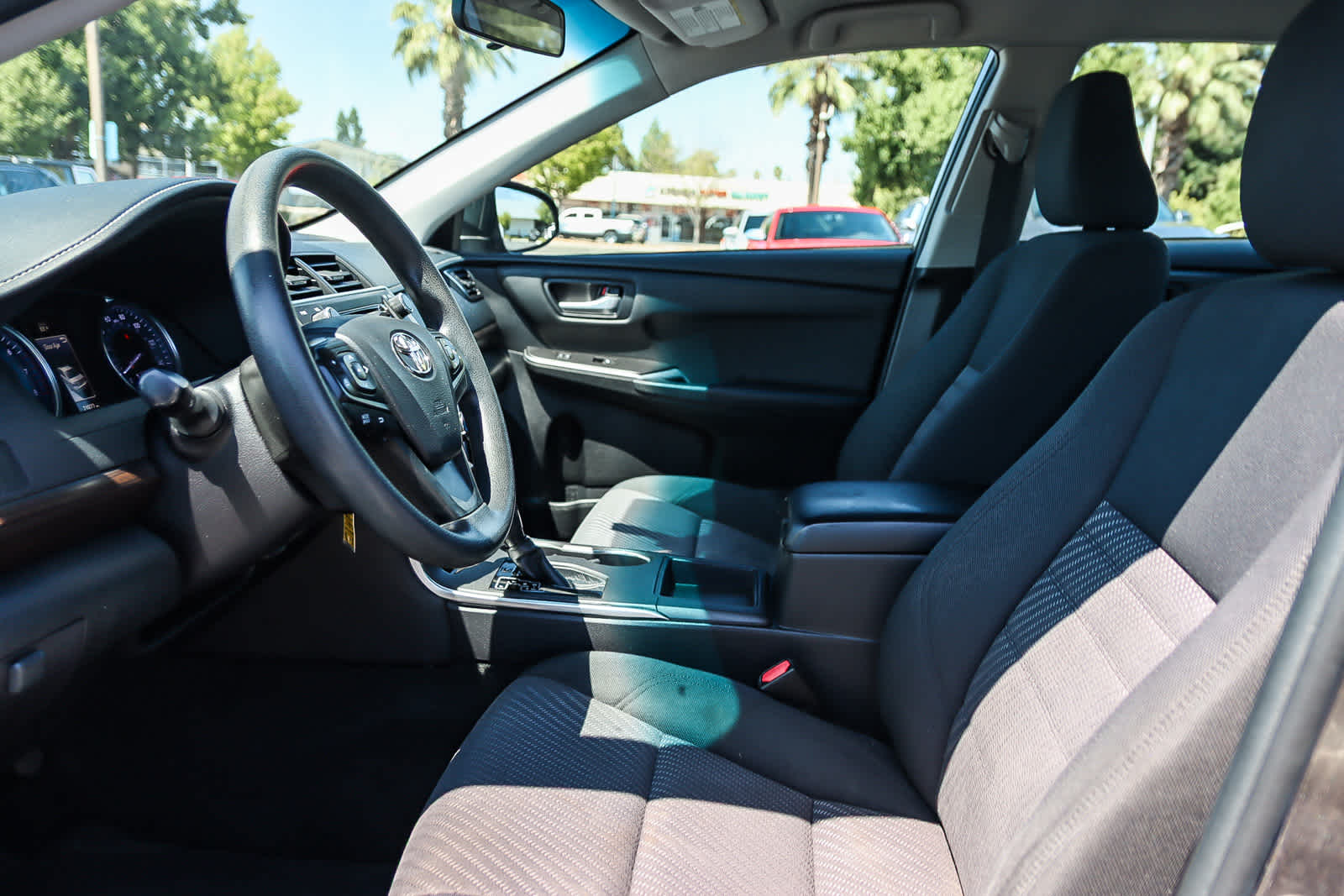 Thumbnail: 2016 Toyota Camry - 16