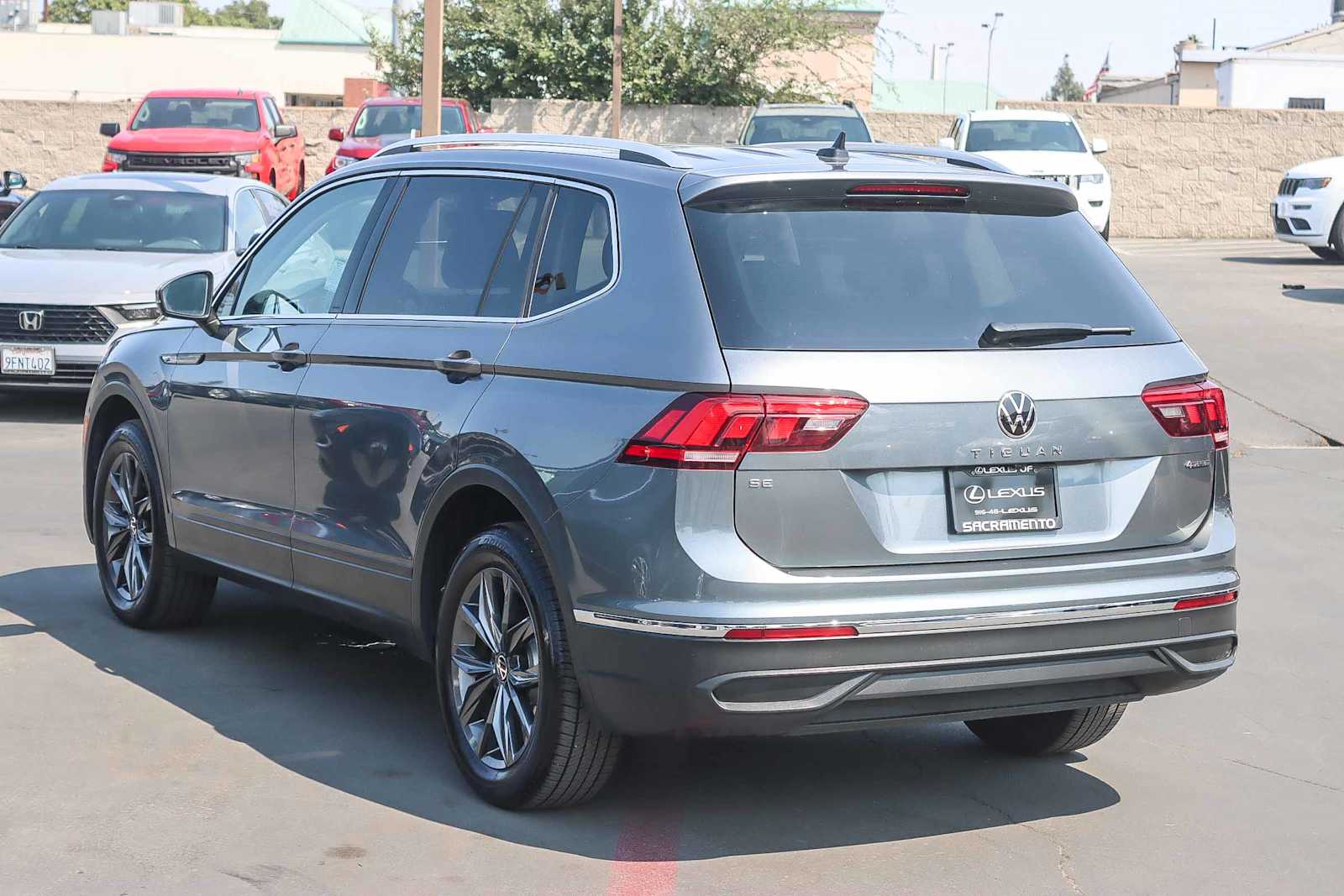 Thumbnail: 2022 Volkswagen Tiguan - 2